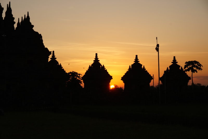 #kapanajabisa ke Jogja, sunset di Candi Plaosan. foto oleh Rizky Almira