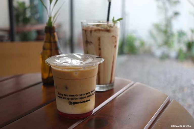 Bon Bon Kahve, Kedai Antik nan Cantik di Blitar - Rizky Almira
