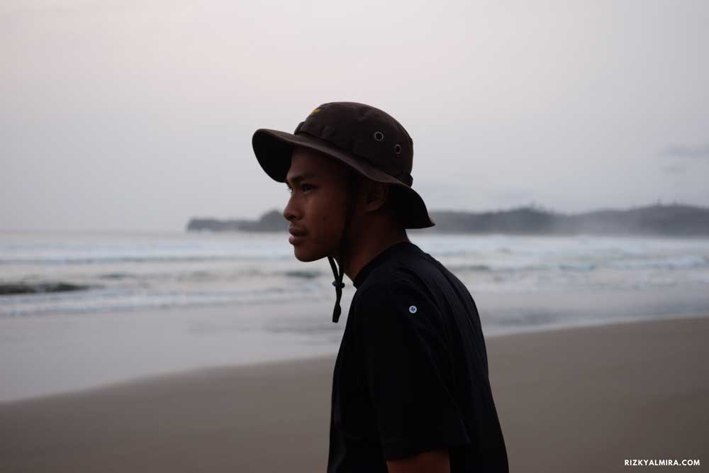 Mengejar senja di Pantai Serang. Dokumentasi pribadi Rizky Almira